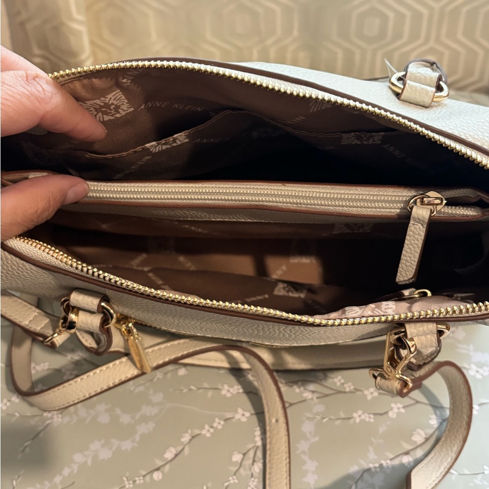Anne Klein Elegant Cream Handbag with Scarf Accent - Picture 4 of 7